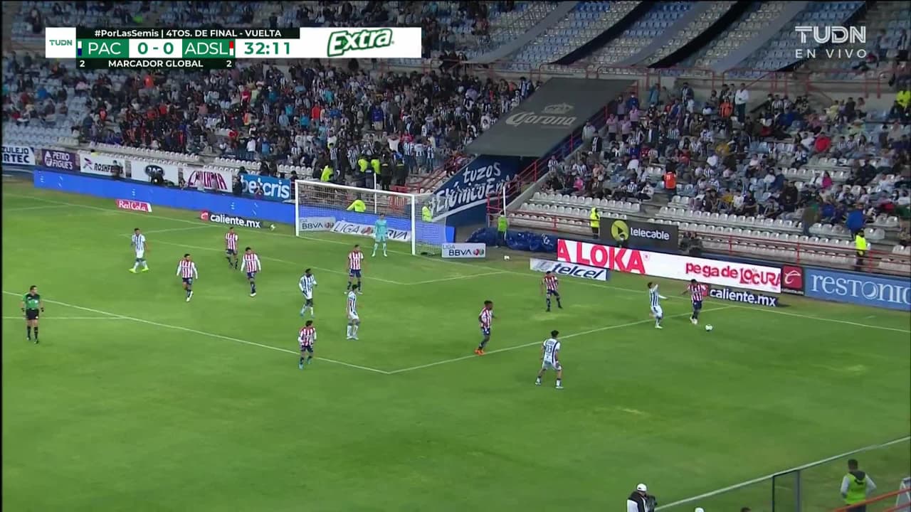 ¡TIRO ATAJADO! disparo por Avilés Hurtado.