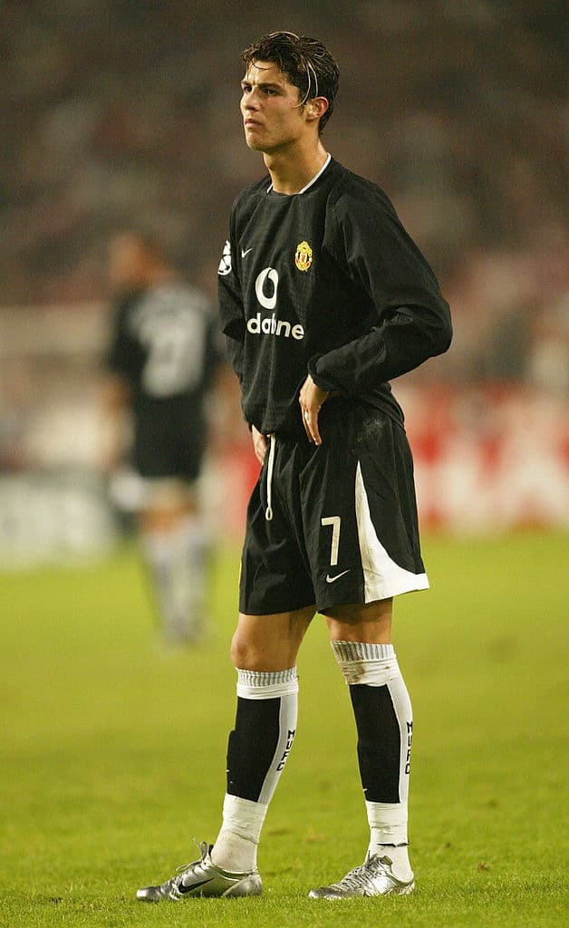 El mismo año pero jugando con Manchester United en octubre del 2003 contra VfB Stuttgart, partido de la Champions League.
