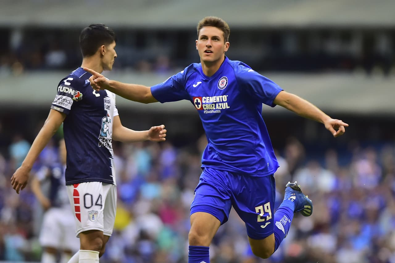 Santiago Giménez logró su segundo gol en Liga MX tras poner el gol del empate ante los Tuzos.