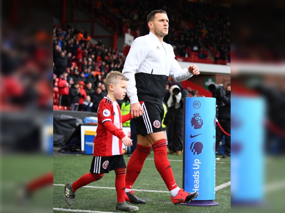 <b>Sheffield United. </b>360 libras, $8.705 pesos, es lo que tiene que pagar una familia para que su hijo salga con los jugadores en los grandes partidos. Para el resto la cuota es de un mínimo de 300 libras.