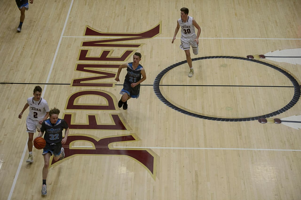El apodo quedó bajo escrutinio en 2016 cuando un video mostraba a un equipo de baile con pelucas de trenzas negras para un baile con temática de los nativos americanos en Cedar City.
