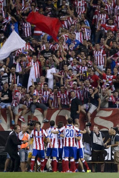 Fiesta colchonera en las gradas de principio a fin.