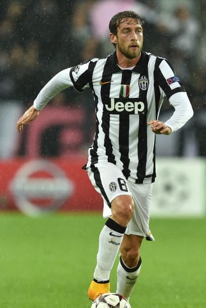 8 CLAUDIO MARCHISIO Volante italiano con gran calidad y buena técnica individual que suele pasar desapercibido ante el poder ofensivo de la Juventus. Es un jugador de sacrificio que sabe generar ocasiones de gol, recupera balones y arma proyecciones al ataque. Una pieza clave para el equilibrio del equipo bianconero. Solamente se perdió el juego de vuelta ante el Atlético de Madrid y fue titular en el resto de los once partidos de la Juve. Jugó los 90 minutos en los últimos seis partidos. Vio una amarilla y ha dado una asistencia de gol.