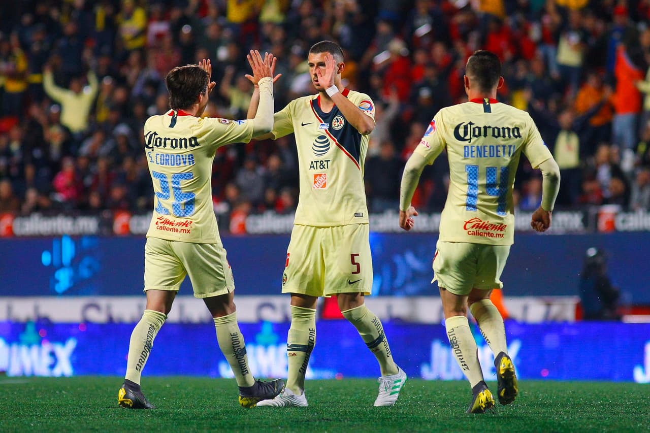 Guido Rodríguez recibió un rebote fuera del área, el centrocampista argentino pateó con fuerza y clavó su disparo en el ángulo, se presentó al 14'.