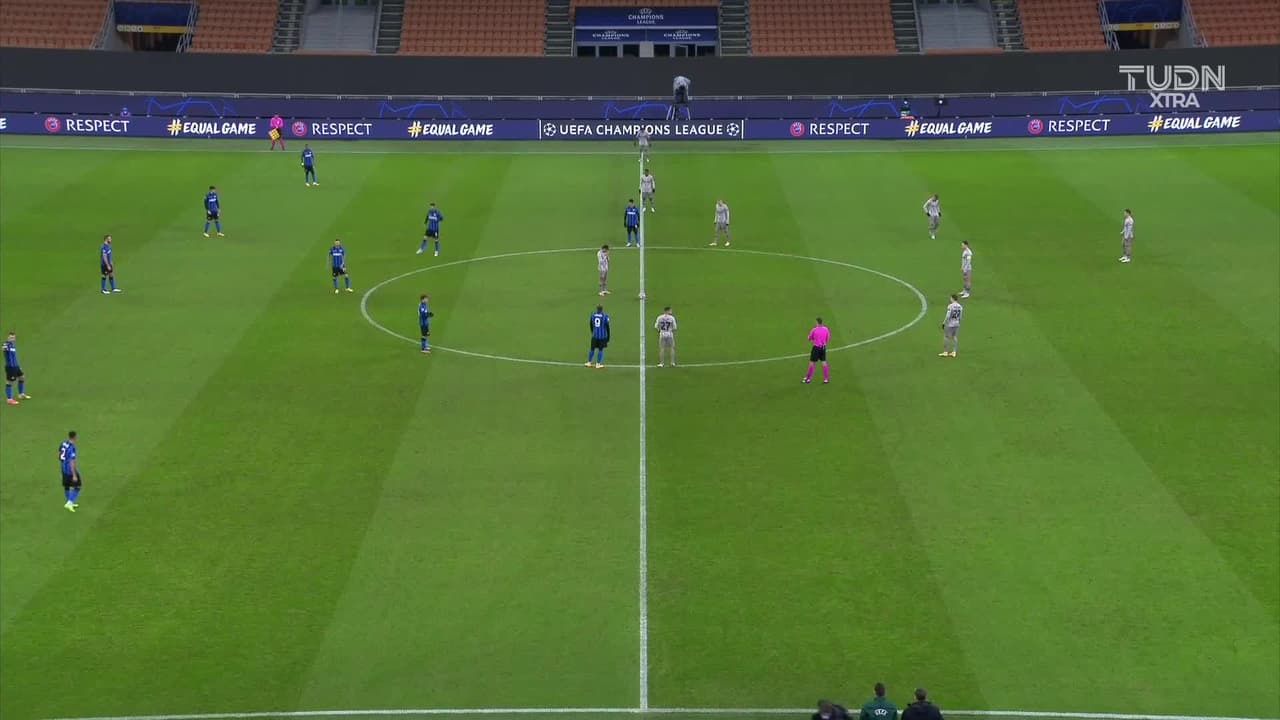 Arranca el partido y la pelota está en juego.