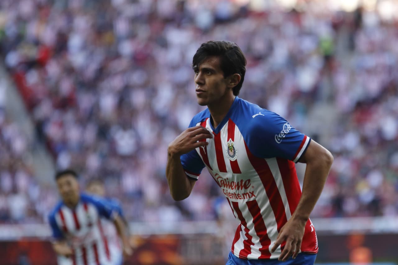 Chivas recupera el buen momento tras vencer con autoridad 2-0 a León y apunta al Clásico Tapatío ante Atlas.