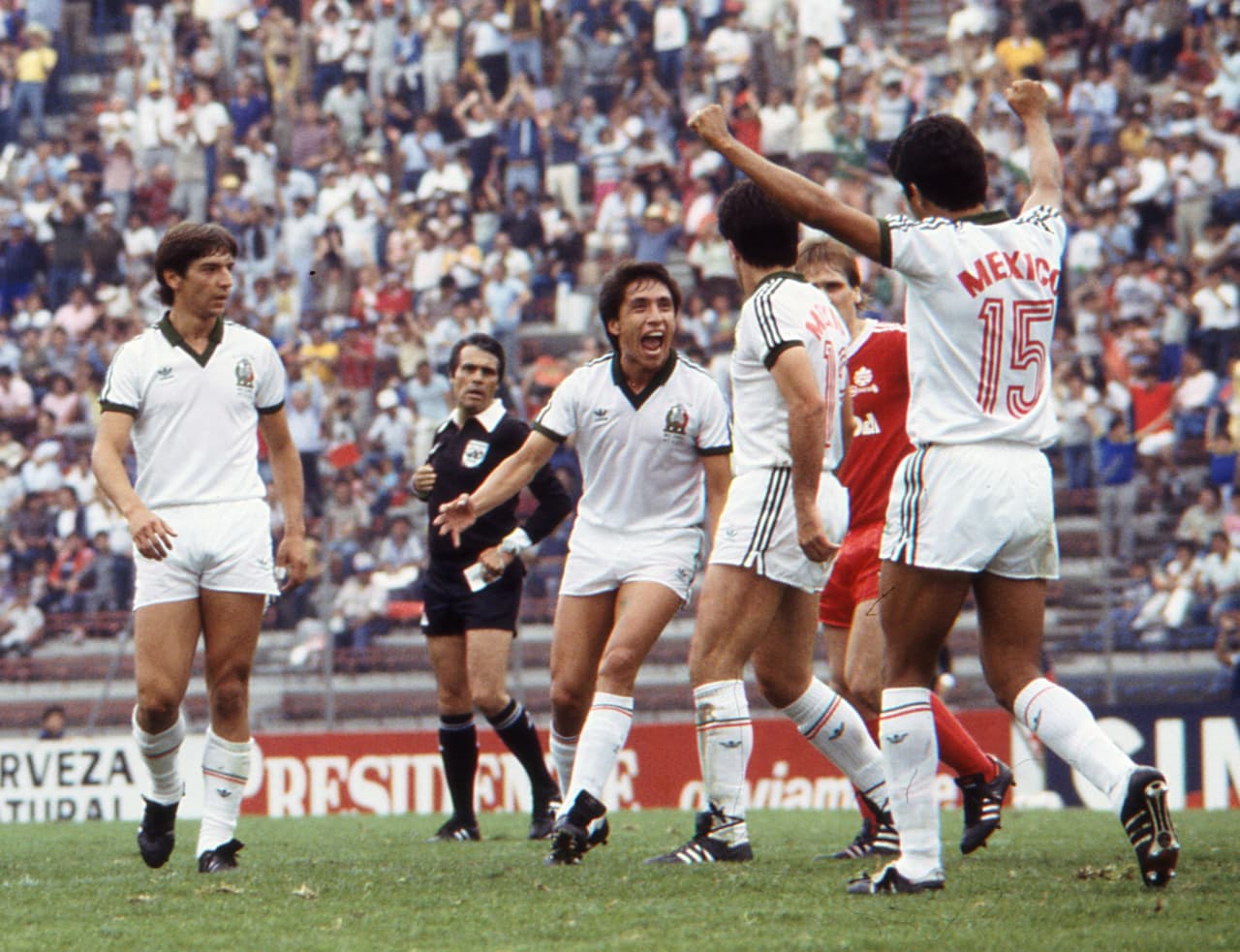 Era el 1-0 para México, que ganaría por 2-0, con un remate al que Borislav Mihaylov no pudo llegar por más de su esfuerzo. Puede que sea uno de los goles más recordados por el país en los Mundiales.
