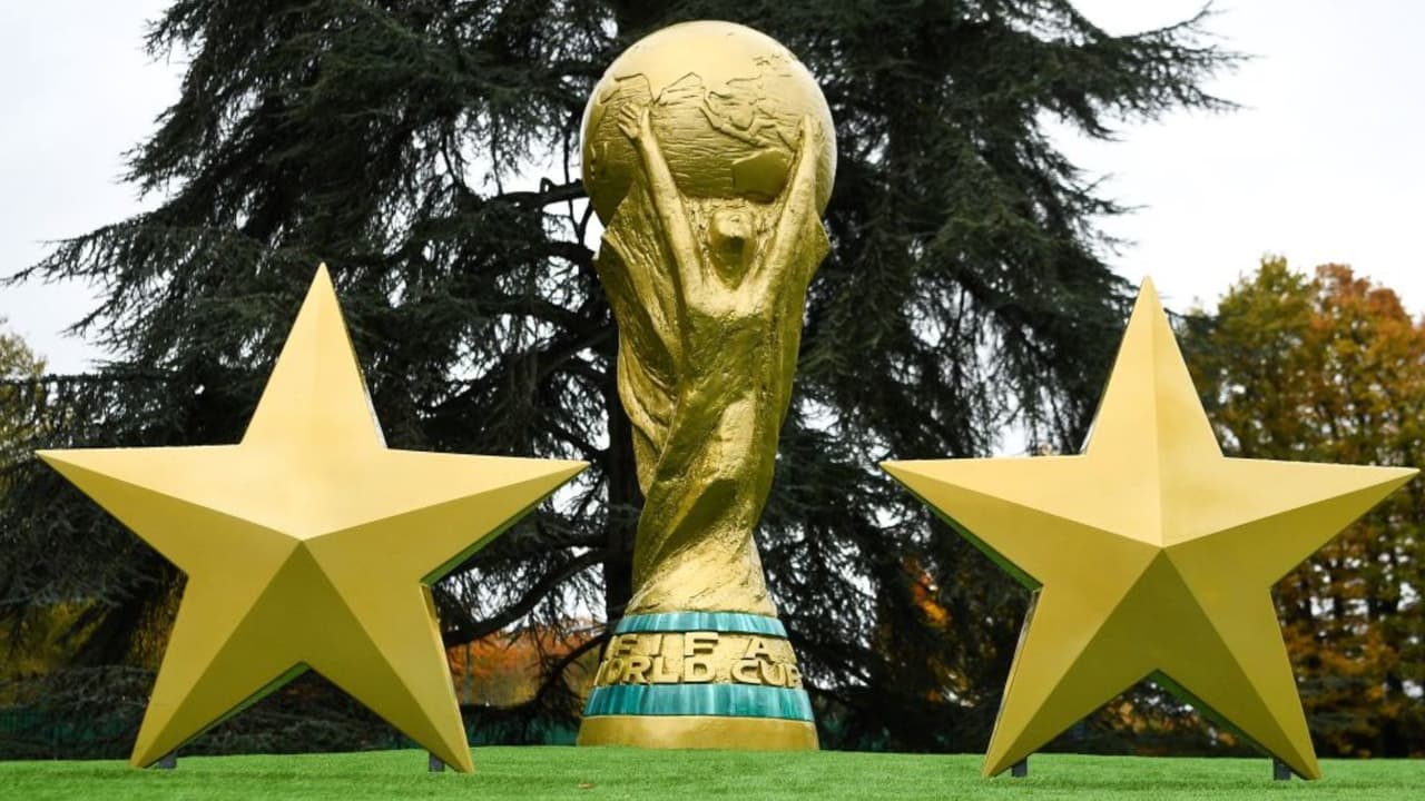 La Copa del Mundo y la polémica sobre su realización cada dos años.