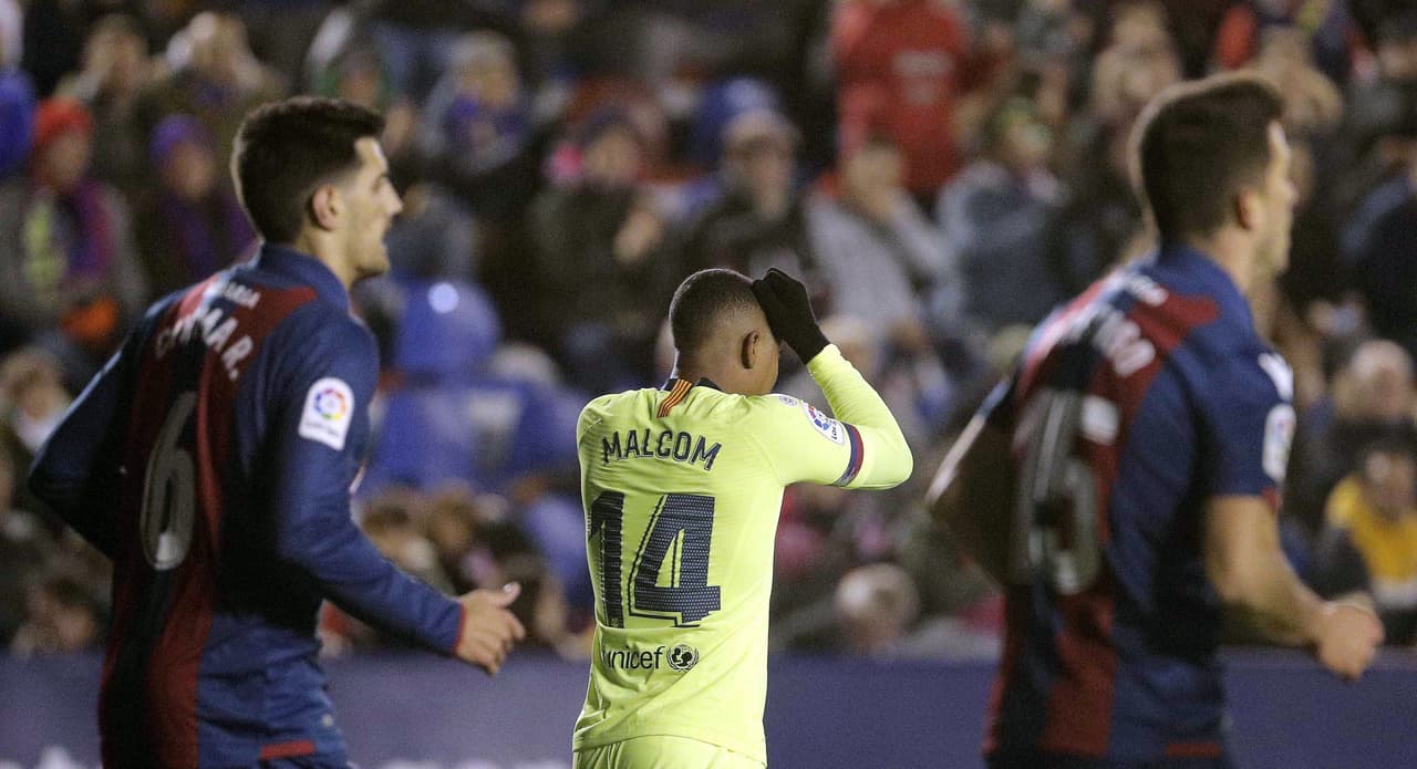 Malcom se lamentaba el yerro pues era una gran ocasión para que el equipo catalán se acercara en el marcador antes del medio tiempo.