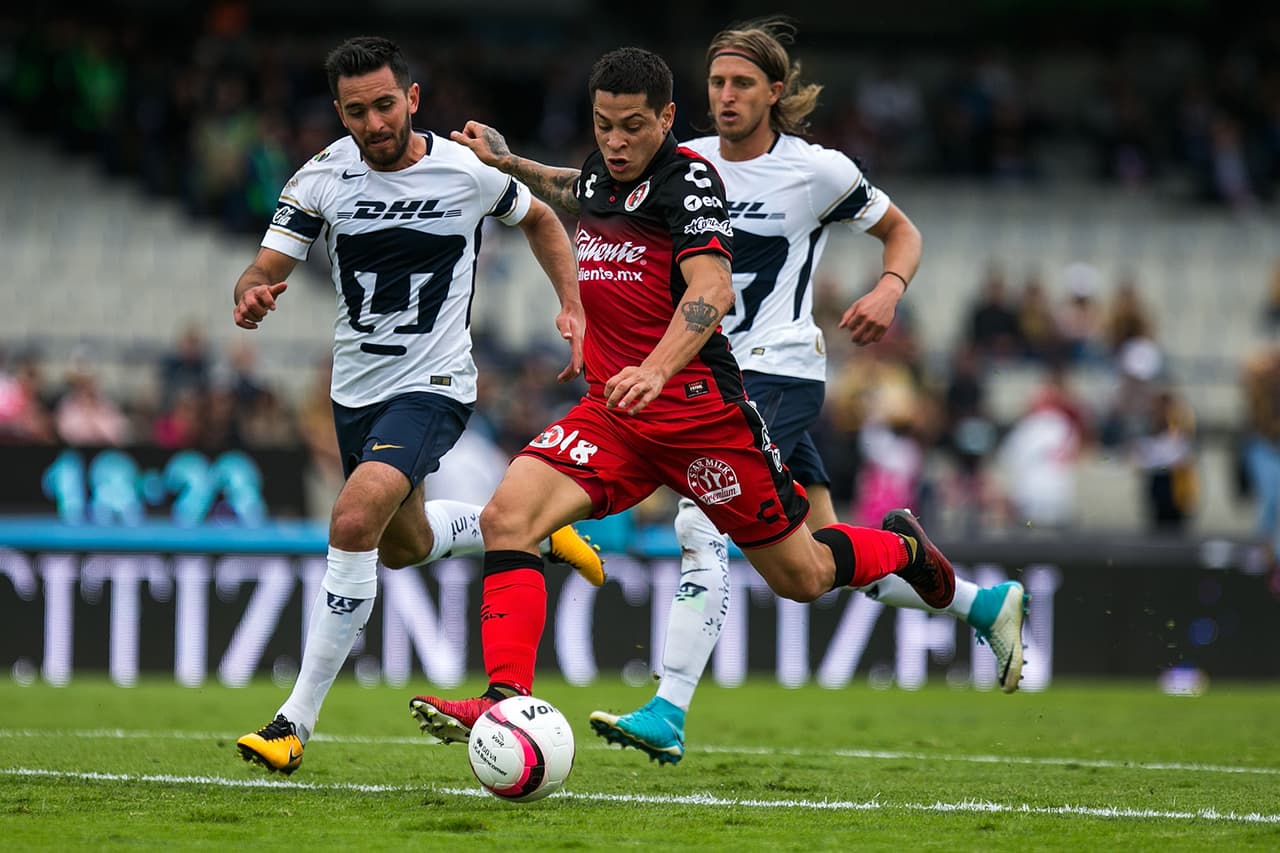 Juan Manuel Iturbe en el juego ante Pumas.