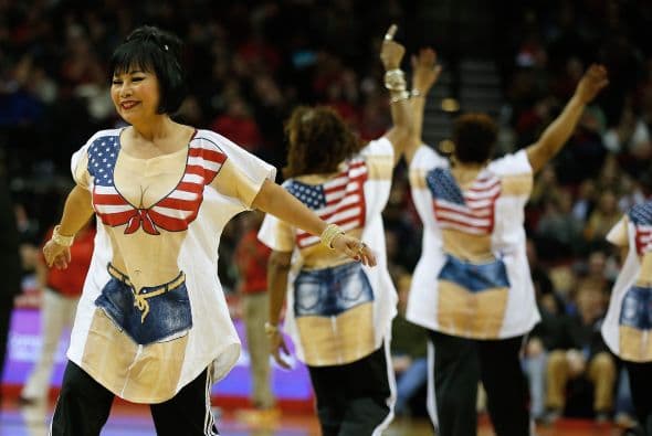 Las porristas se “encueraron”, las bailarinas mostraron que todavía tienen lo suyo y los encantadores Jeremy Lin y Chandler Parsons nos dieron taco de ojo.