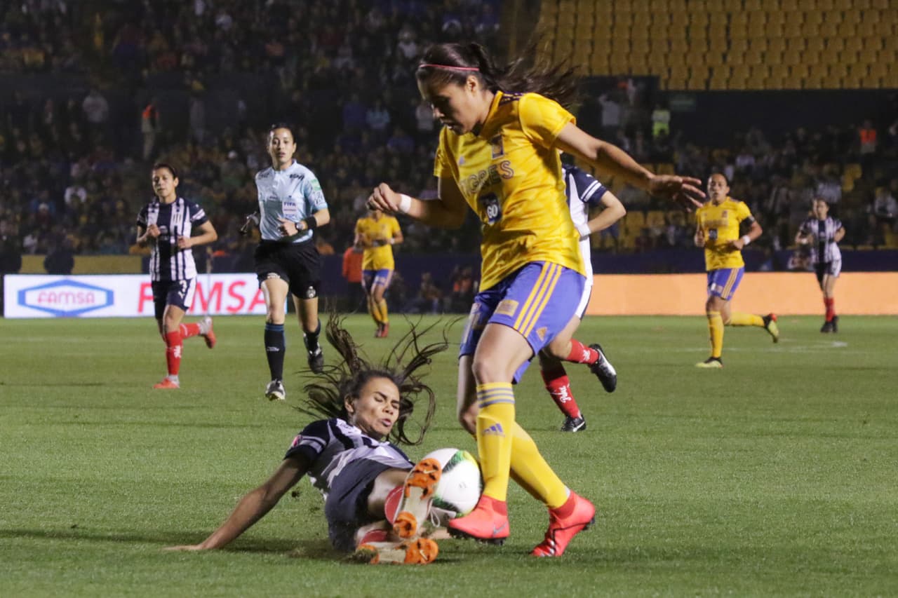 Ante poco más de 20 mil aficionados en el Estadio Universitario, disputaron el Clásico Regio los equipos de Tigres y Monterrey por la Liga MX Femenil en su Jornada 5.