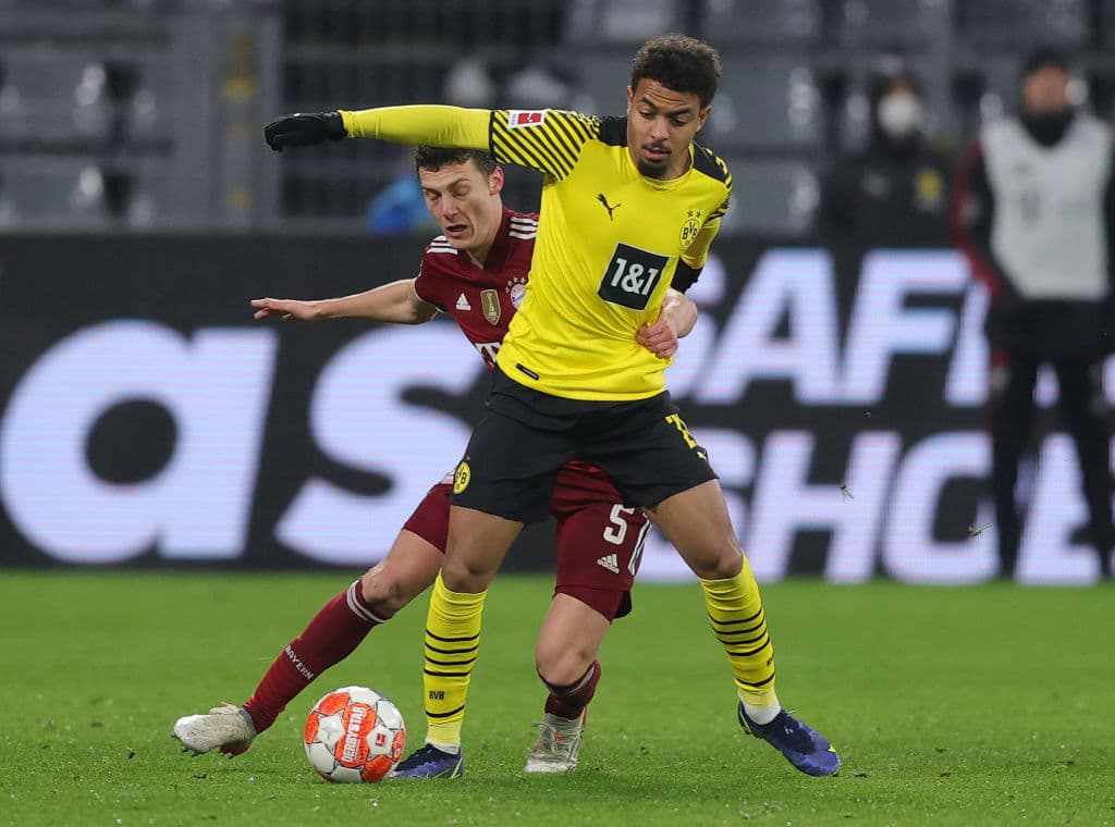 Con doblete de Robert Lewandowski, Bayern se impone 2-3 al Borussia Dortmund de Erling Braut Haaland.