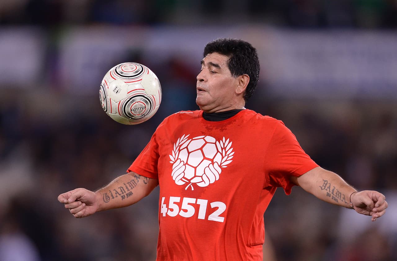 Maradona se reencontró con Juan Sebastián Verón, su compatriota con quien guardan rencillas dede que Diego dejó como suplente al volante activo en ese momento en el Mundial de Sudáfrica en octavos y en cuartos de final.