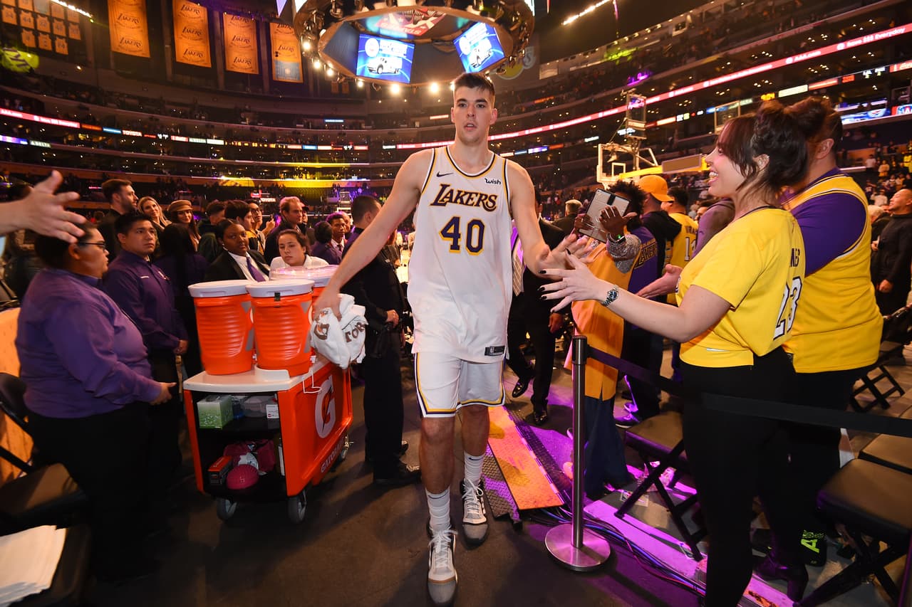 Suns 102-116 Lakers: el equipo algelino recuperó el camino luego de tres derrotas al hilo, sufriendo aún la ausencia de LeBron James. Sin embargo, en esta jornada apareció Ivica Zubac con 24 puntos y 16 rebotes. También hubo buena participación de Rajon Rondo con 10 asistencias y de Kentavious Caldwell-Pope con 24 puntos.