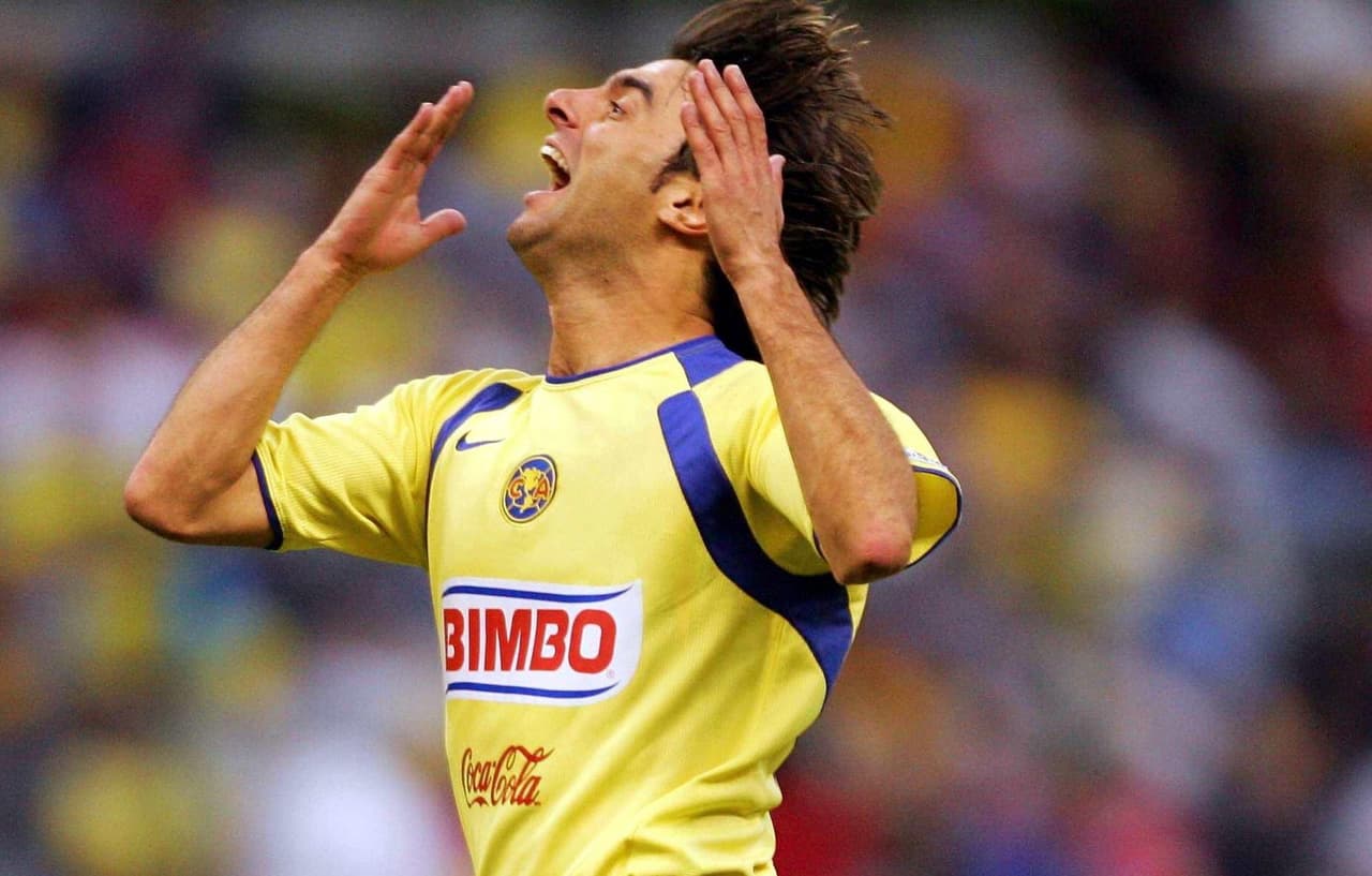 Con el América, el argentino anotó 28 goles en 100 partidos disputados en dos años y medio, en los que fue campeón de Liga MX en 2005.