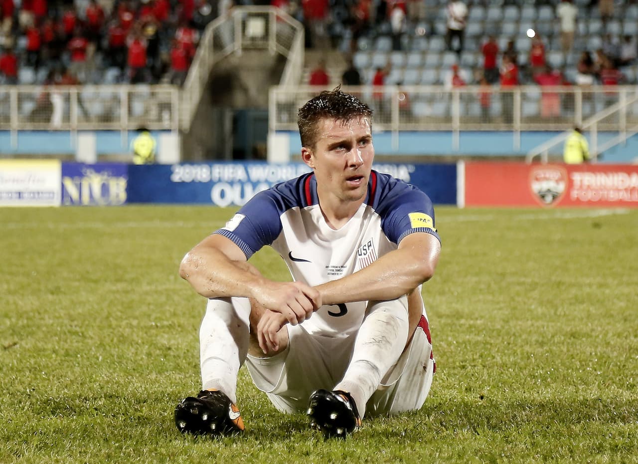 La grandeza del fútbol estadounidense "ya no está sucediendo. Son cinco años - en el mejor de los casos - de la selección fuera de la vanguardia de los deportes estadounidenses", afirman los medios.