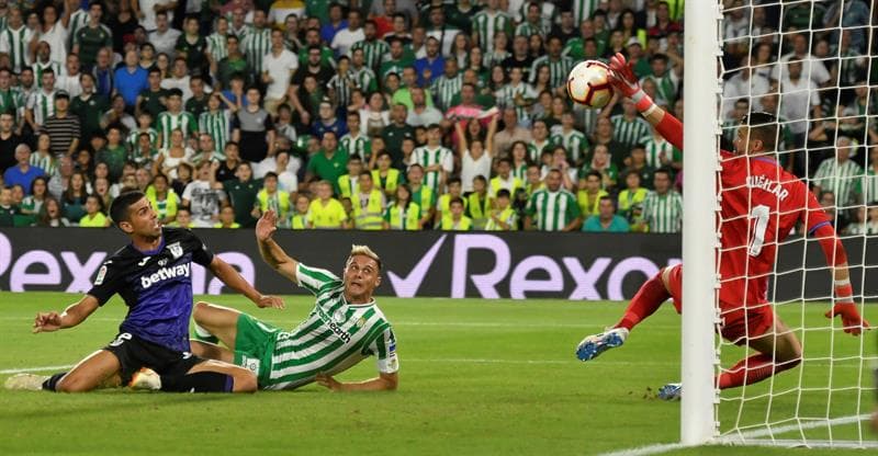 Aún así, fueron más las embestidas ofensivas del Betis y en una de esas Loren Moron, que entró al minuto 39 del segundo tiempo, marcó el gol al minuto 44.