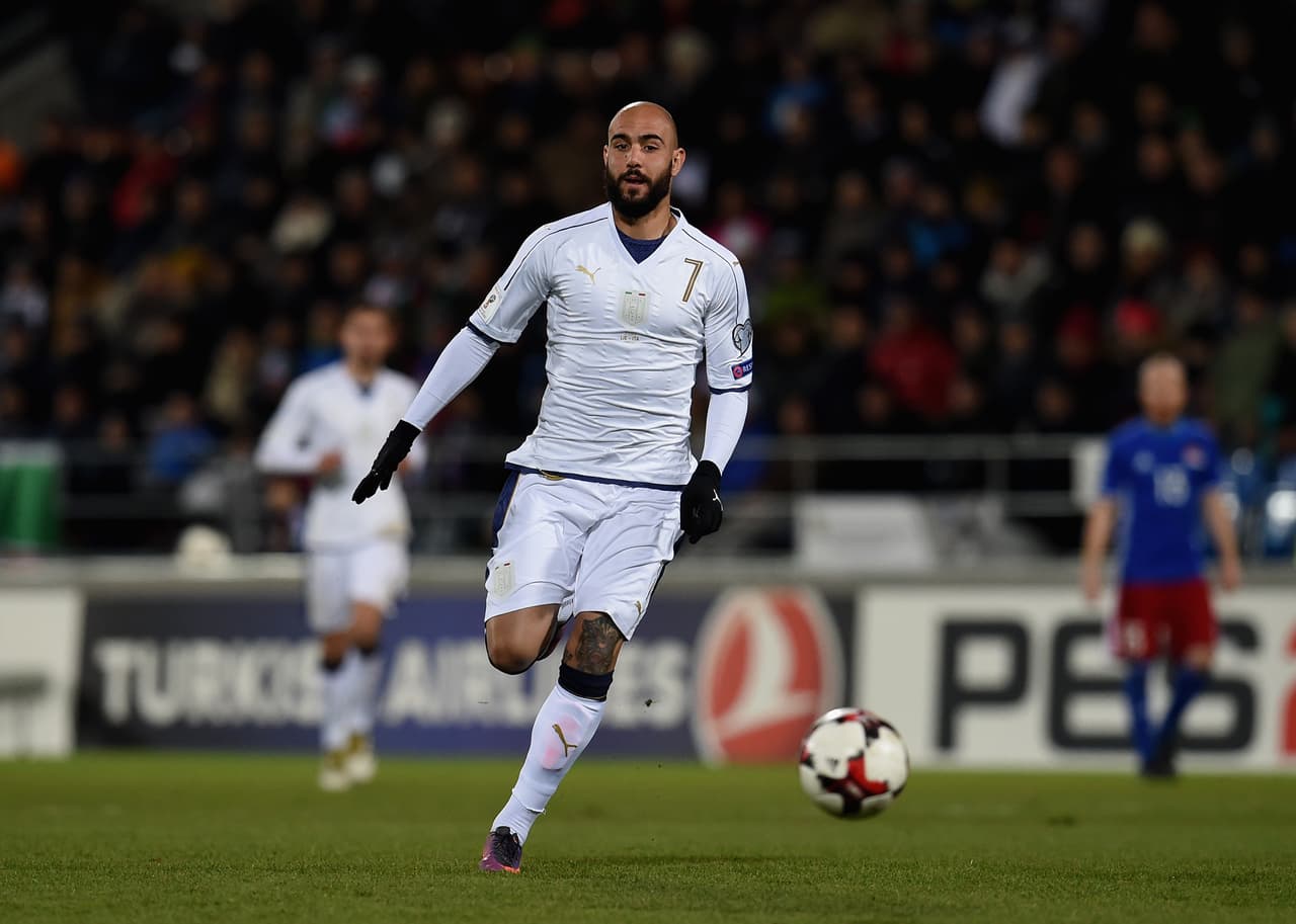 El delantero italiano Simone Zaza, que milita en Valencia, está en los planes de Milán de Italia, en un traspaso que podría estar sobre los 25 millones de euros.