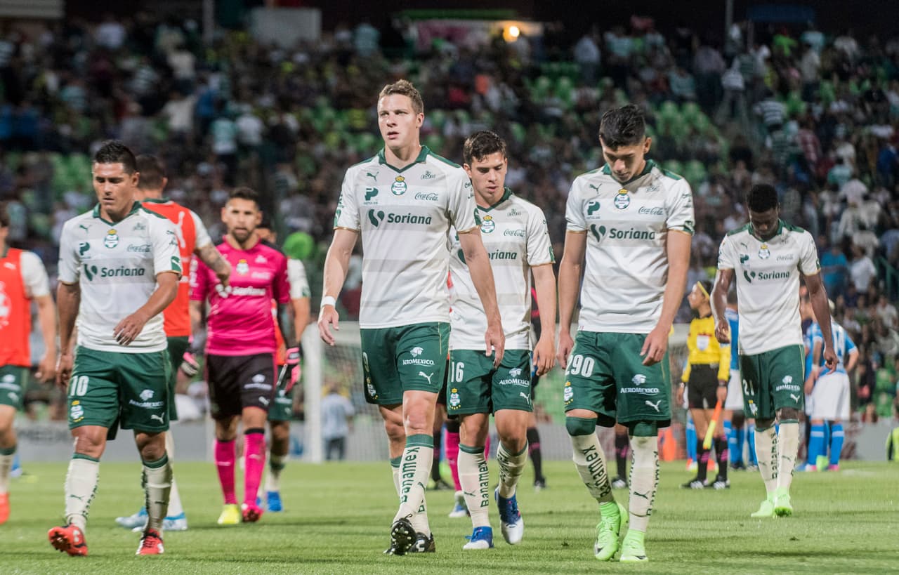 Con la expulsión de Jorge Sánchez al minuto 82 y la impotencia de no poder imponerse ante su gente, Santos se despidió de la Copa MX.