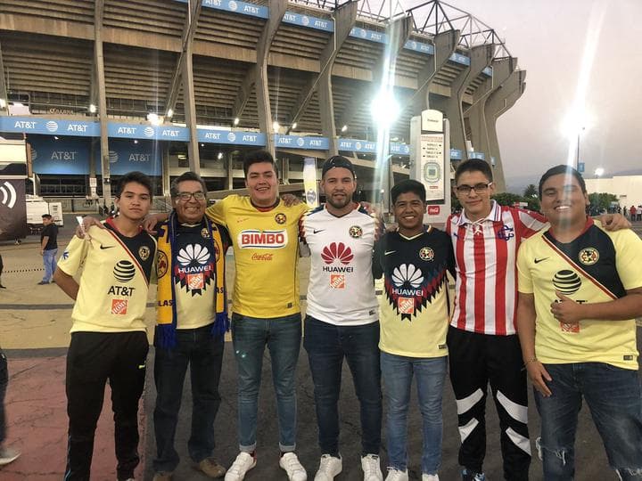 Así vivieron los aficionados los momentos previos al Súper Clásico por la Copa MX entre Águilas del América y Chivas del Guadalajara en el Estadio Azteca.
