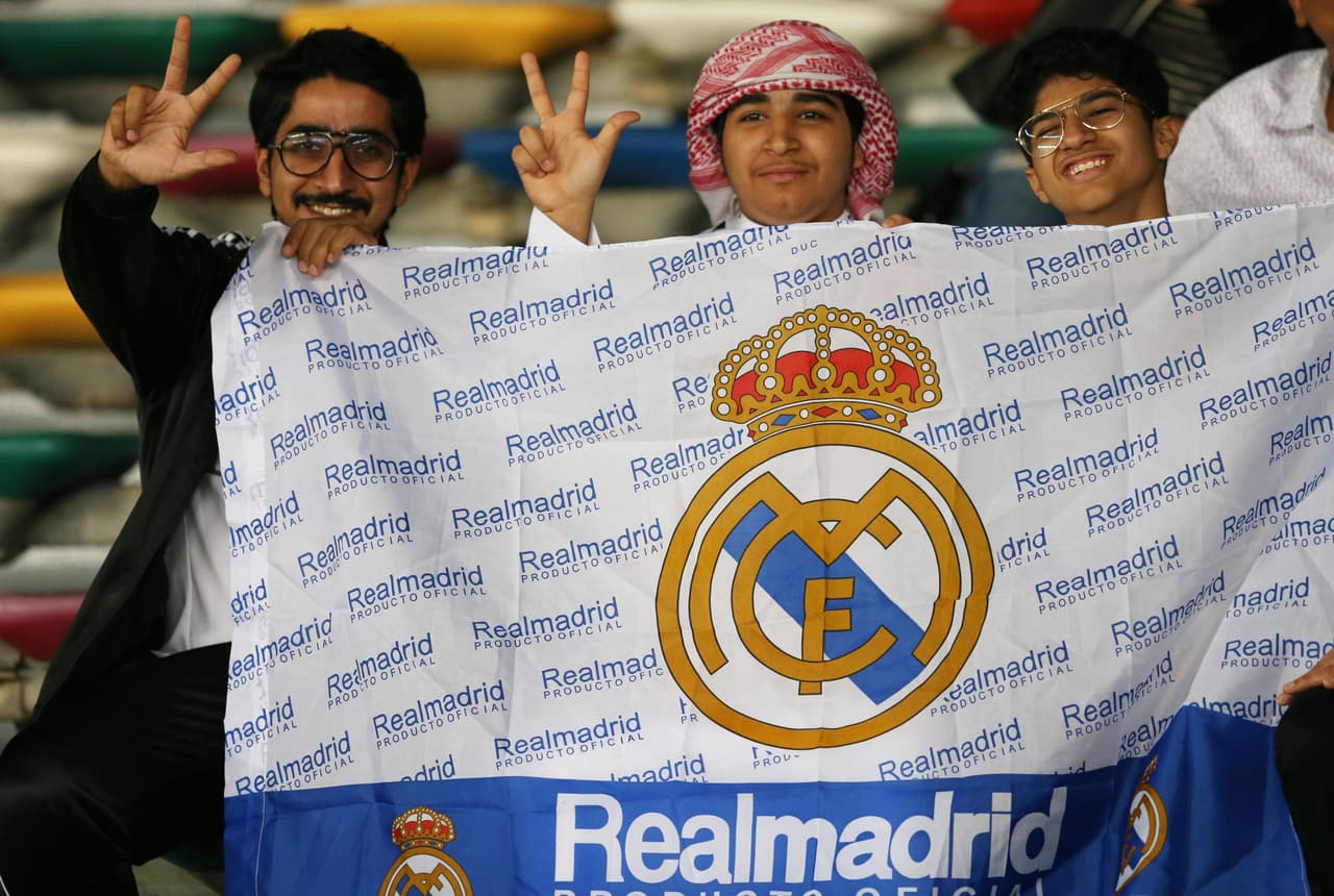Japoneses y madridistas, en especial emiratíes, se hicieron presentes en el Sheikh Zayed Sports City para vivir este juego de la semifinal en el Mundial de Clubes, un duelo que se repite dos años después de que ambos disputaran la final en Japón.