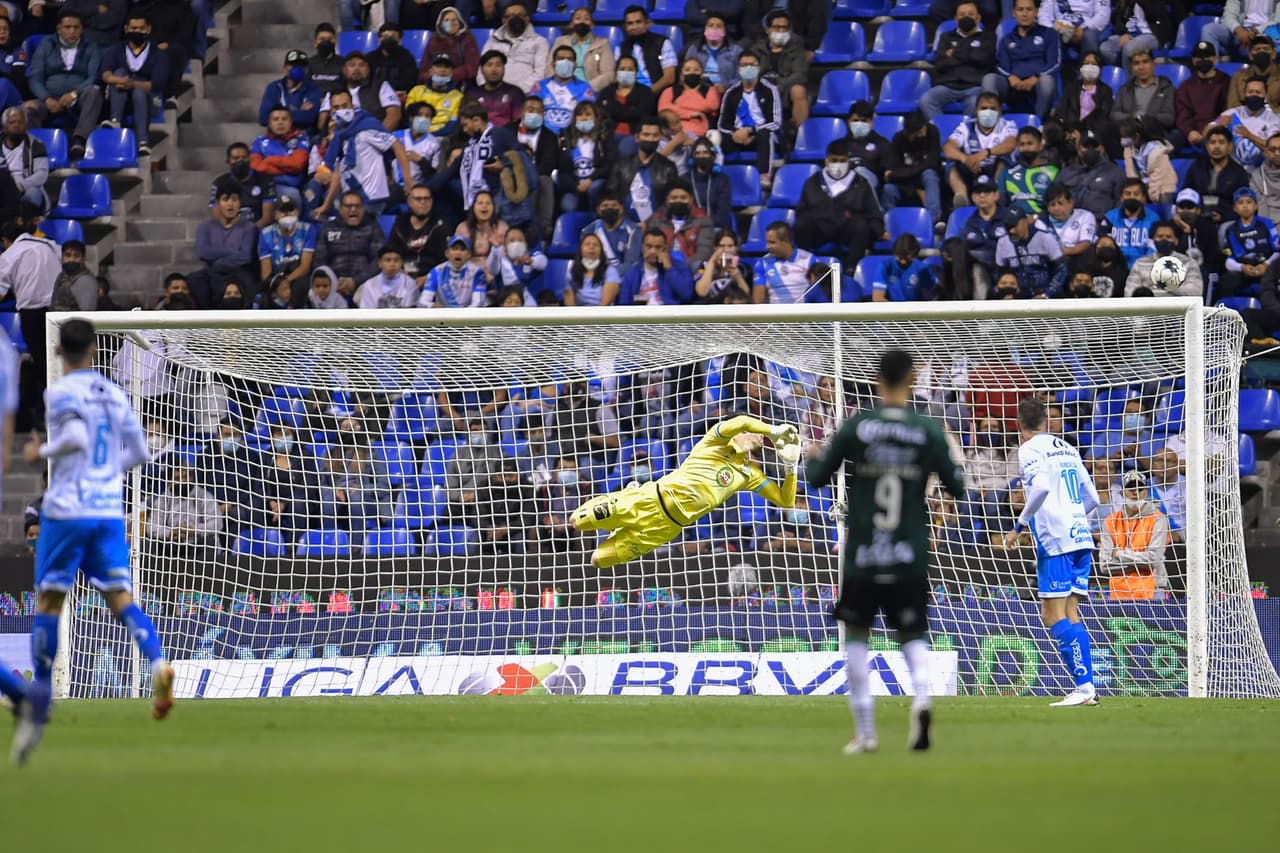 El Estadio Cuauhtémoc presenció un partido entretenido y dramático entre Puebla y Santos Laguna como parte de la Jornada 11.