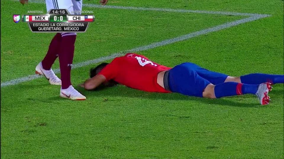 Tiro desviado de Mauricio Isla