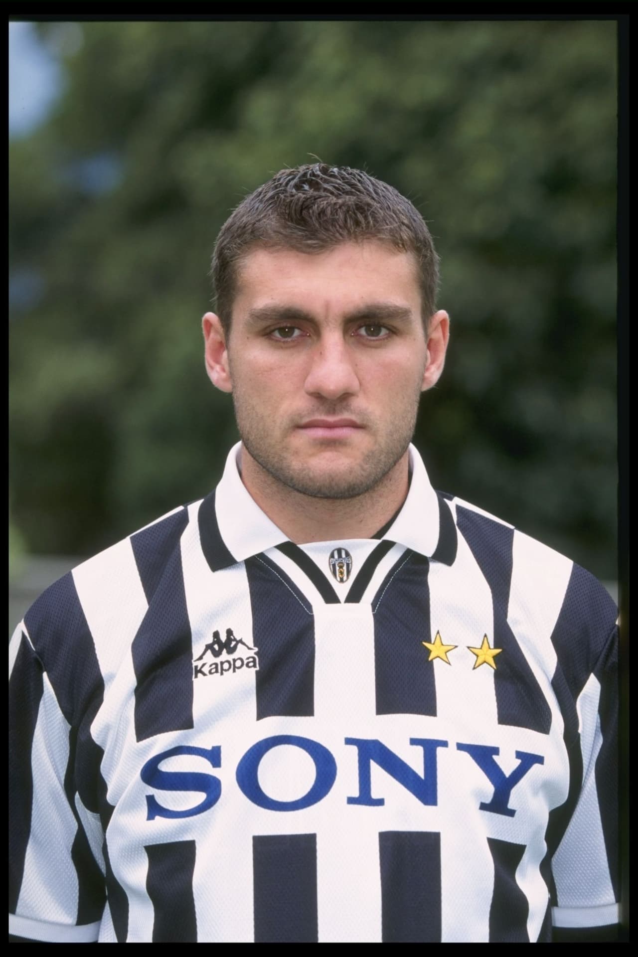 Después de varios años en equipos modestos de Italia, 
<b>Christian Vieri </b>llegó a la Juventus en 1996 y cosechó 23 goles, la Copa Intercontinental, una Supercopa de Europa y una Serie A.