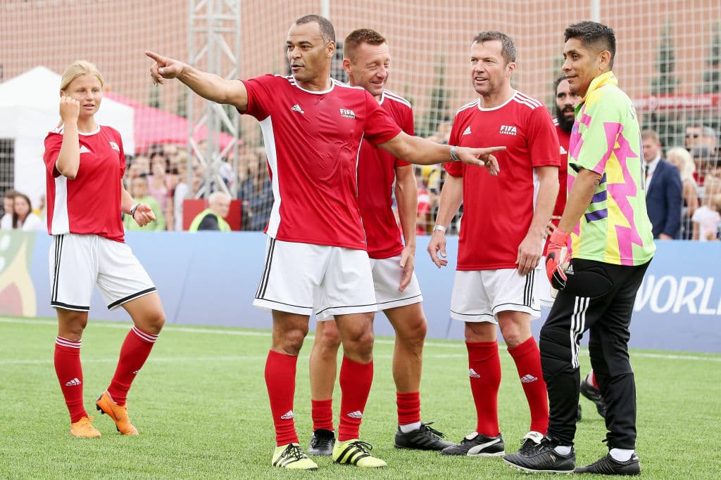 Fue por eso que el equipo de Campos decidió hacer un cambio de lugares para animar el partido.