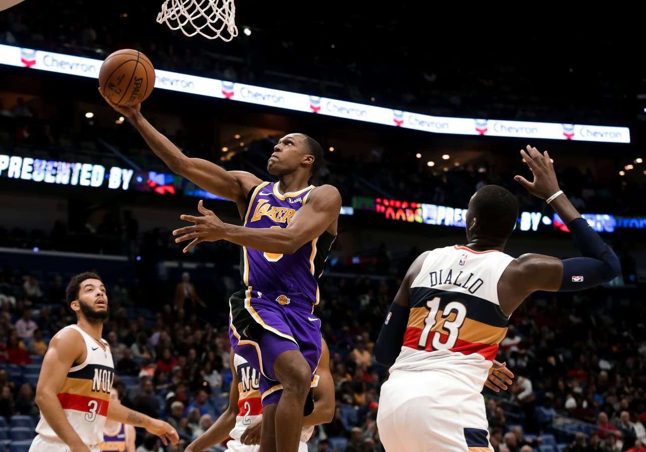 <b>LA LAKERS 130-102 NEW ORLEANS</b>. Los Lakers (35-42) tuvieron apoyo colectivo, destacando los 24 puntos de Rajon Rondo y los 23 de Alex Caruso, una marca personal para él en la victoria sobre los alicaídos Pelicans (32-46), juego entre equipos que piensan ya en la siguiente temporada.