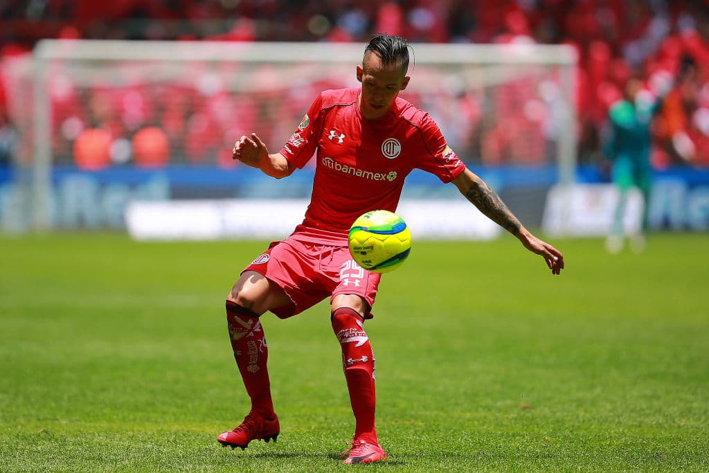 Defensas por derecha: Rodrigo Salinas (Toluca)