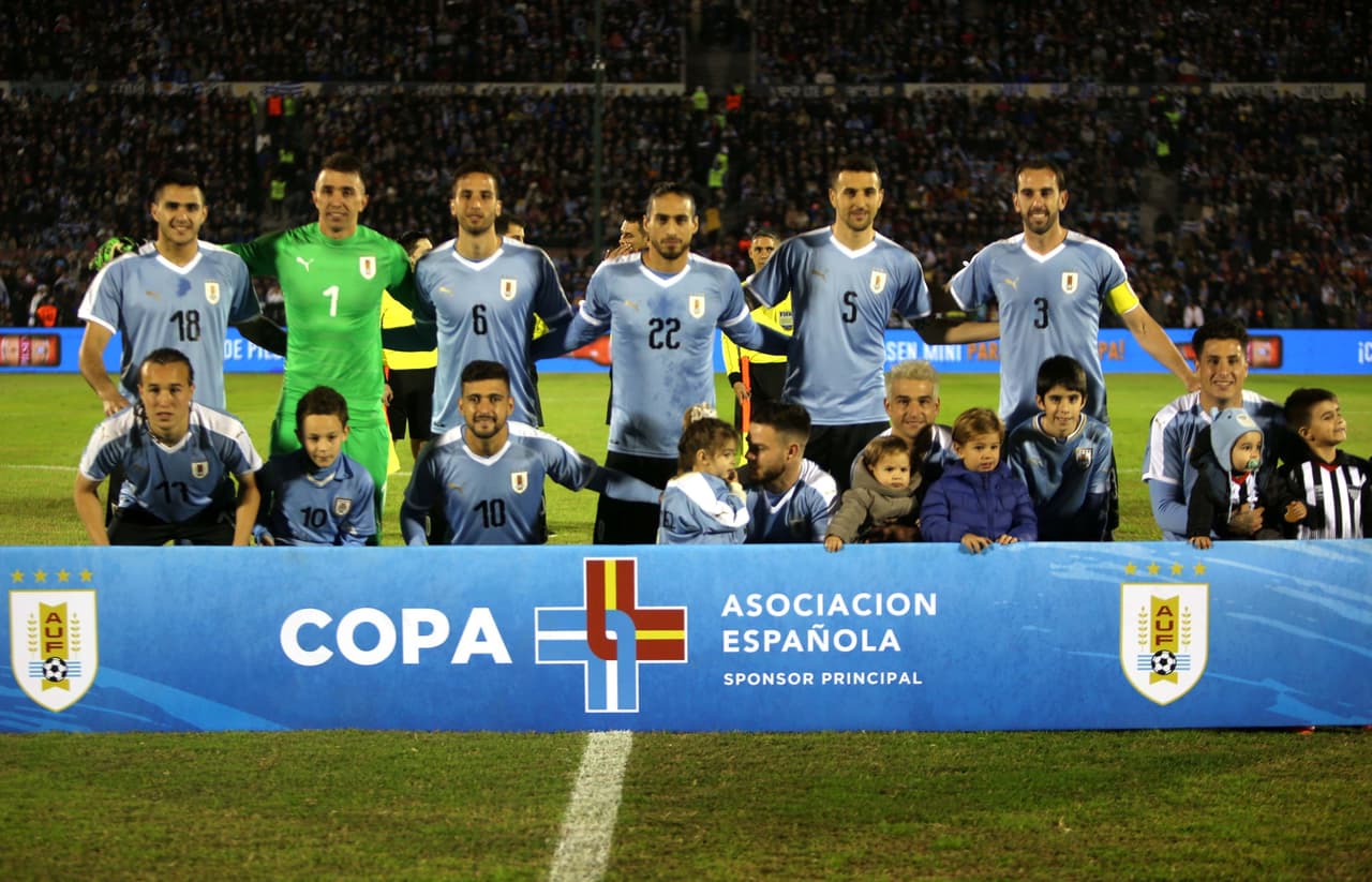 Con algunas ausencias en el cuadro titular, así se presentó Uruguay para el inicio del partido.