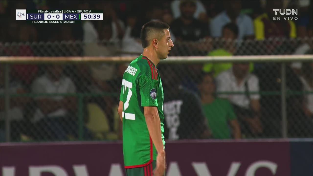 ¡Roggeveen regala la salida! ‘Piojo’ Alvarado no pudo aprovechar su tiro