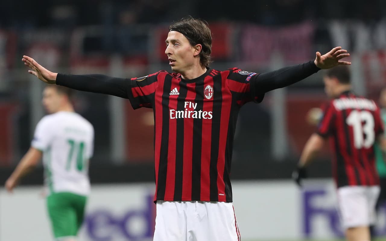 El italiano Riccardo Montolivo está cada vez más en el olvido del Milan, por eso se dice que tendría todo listo para buscar nuevos retos. El Genoa aparece como su destino más probable.
