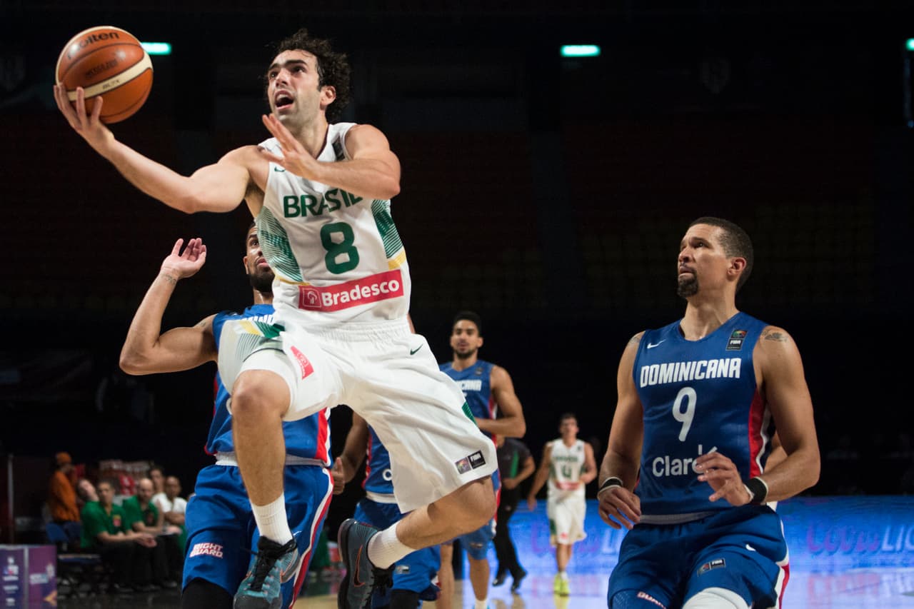 Brasil se repone y vence 71-65 a Dominicana