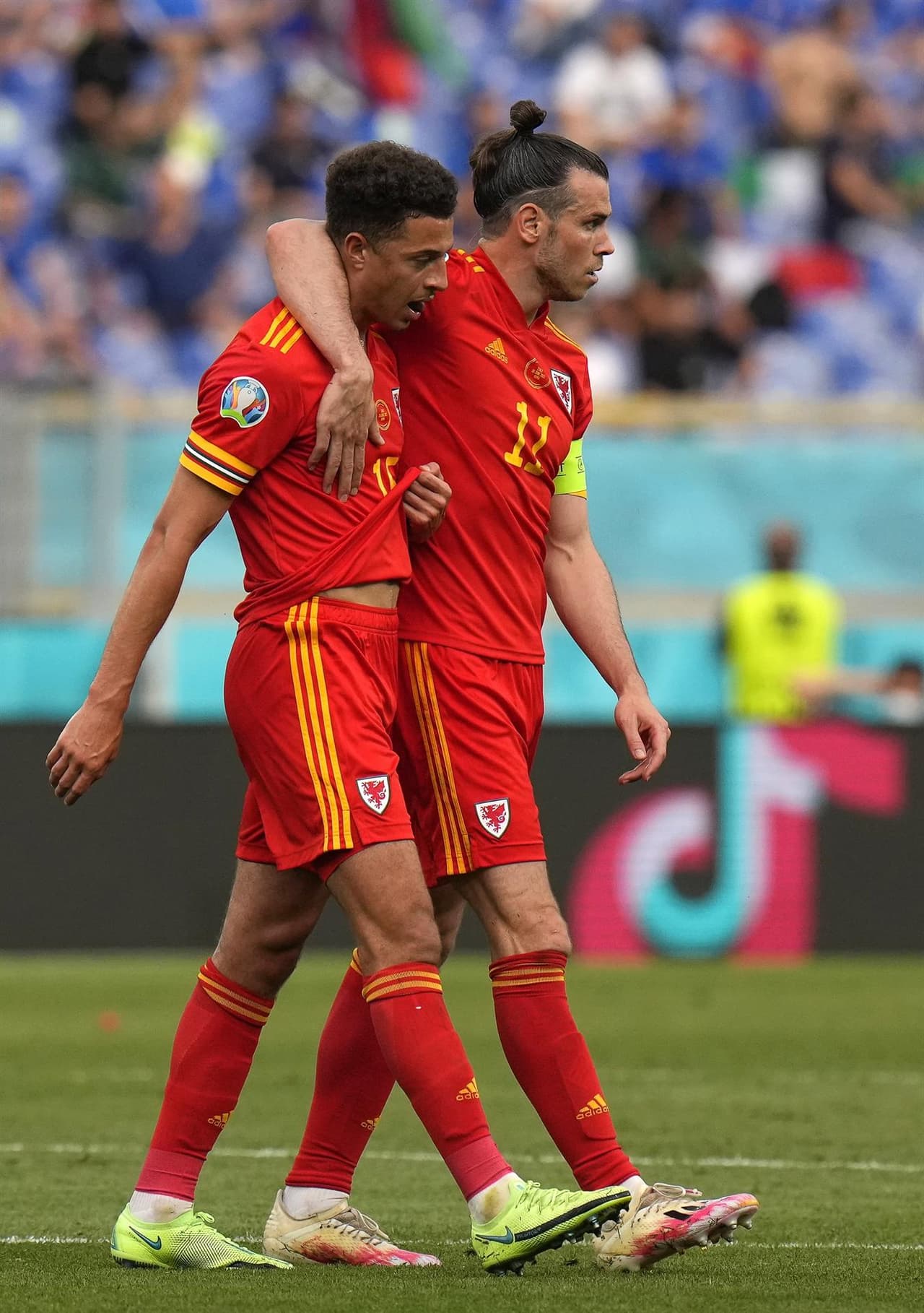 Italia derrota por la mínima a la selección de Gales en la última jornada del Grupo A en la Euro 2020. El único tanto del encuentro fue por parte de Matteo Pessina al minuto 39, lo que hace que la escuadra 'Azzurra' sea el primero de grupo y cumplan 1,000 minutos sin haber perdido un encuentro.