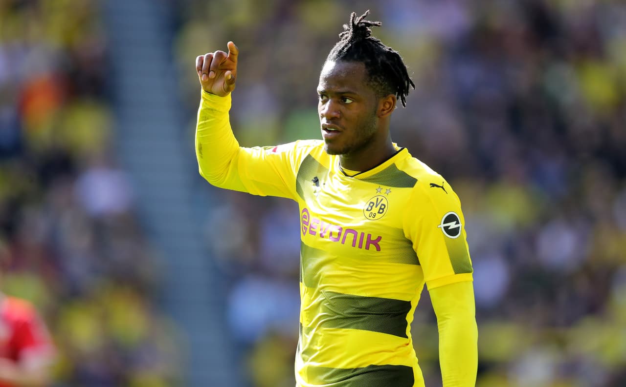 El Borussia Dortmund sigue adelantando las negociaciones con el Chelsea por Michy Batshuayi, quien llegó a préstamo en diciembre.