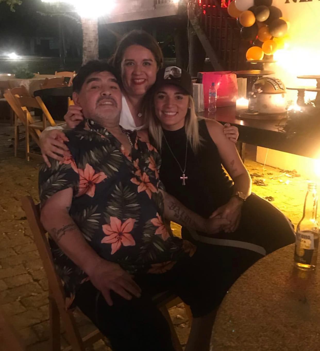 Junto a su novia, Rocío Oliva, el '10' se divirtió y pasó una noche muy agradable.