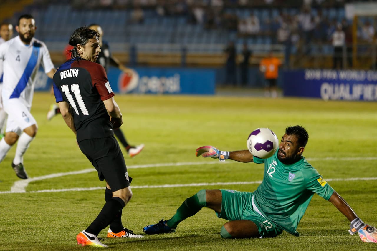 Alejandro Bedoya estuvo frente a Motta en busca del gol que le diera al Team USA una reacción,