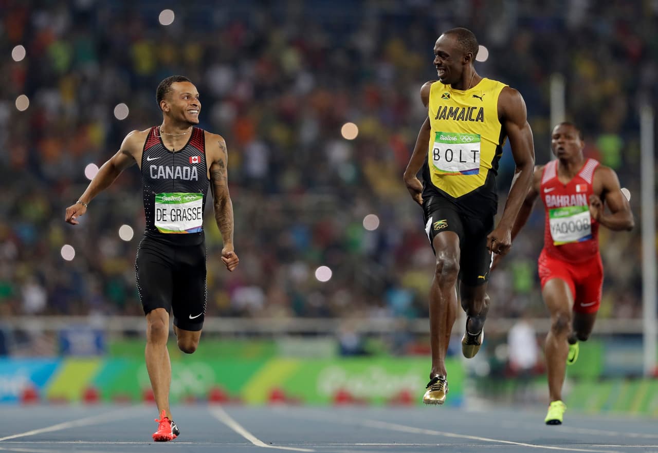 Usain Bolt pasó sin problemas a la final de 200 metros