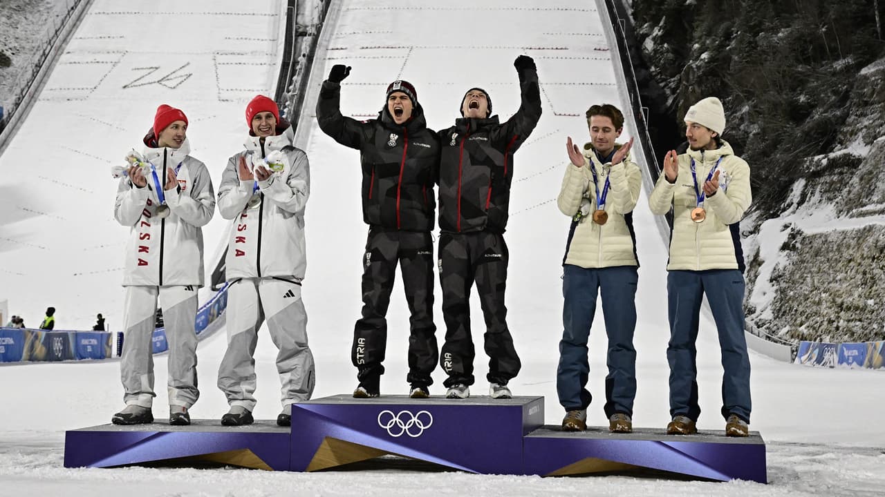 Austria se beneficia del mal clima en salto de esquí Súper por equipos