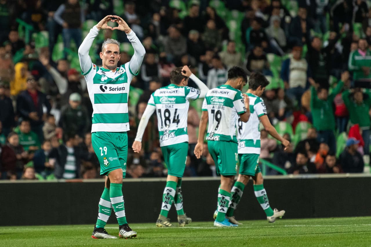 Aguirre (30’, 66’) y Rivero (49, 59’) anotaron para Santos. García Robledo (70’) y Malcorra (91’) descontaron por la vía penal.