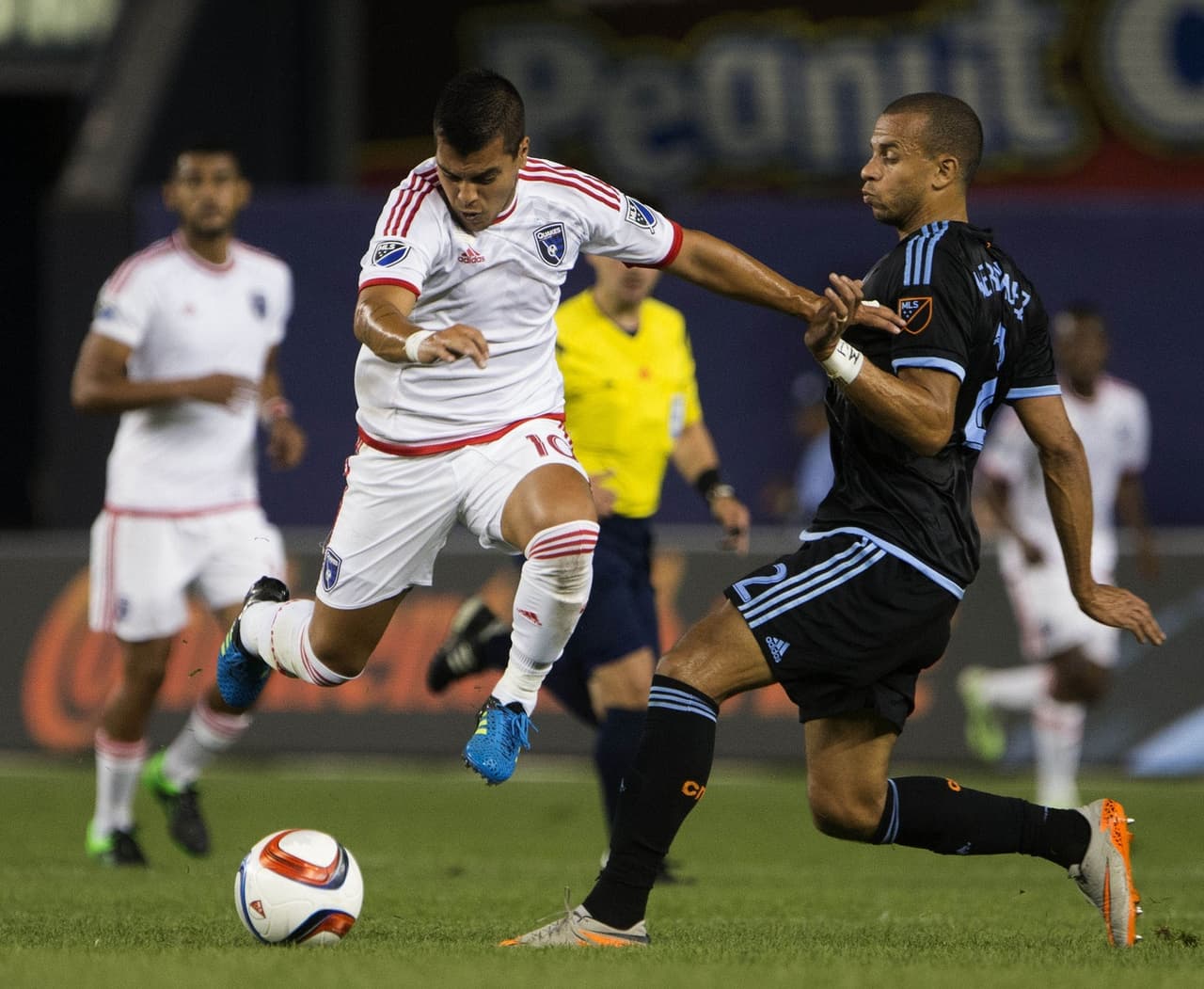 Matías Pérez García ante la marca de Jason Hernández.