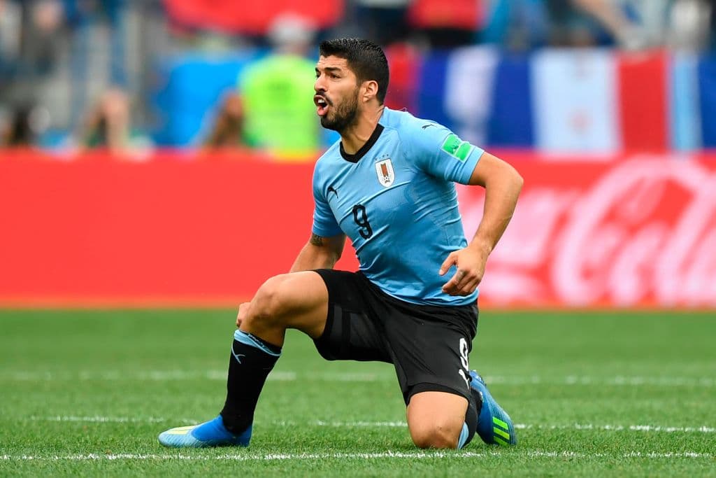 Para la segunda parte, Uruguay tuvo de nuevo la iniciativa pero lució impotente en el ataque, con un Luis Suárez que sintió la ausencia de Edinson Cavani.