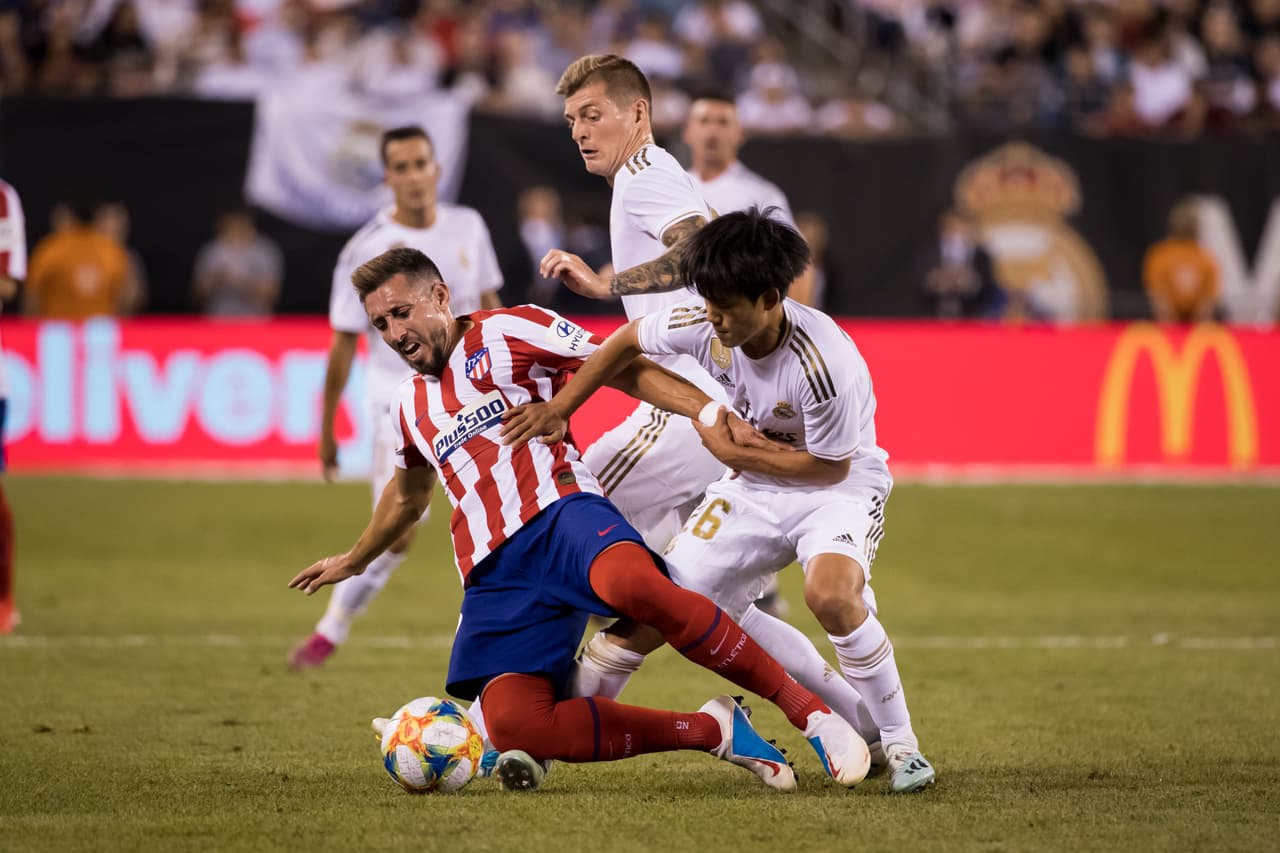 Héctor Herrera durante el enfrentamiento del Atlético de Madrid ante el Real Madrid en pretemporada.