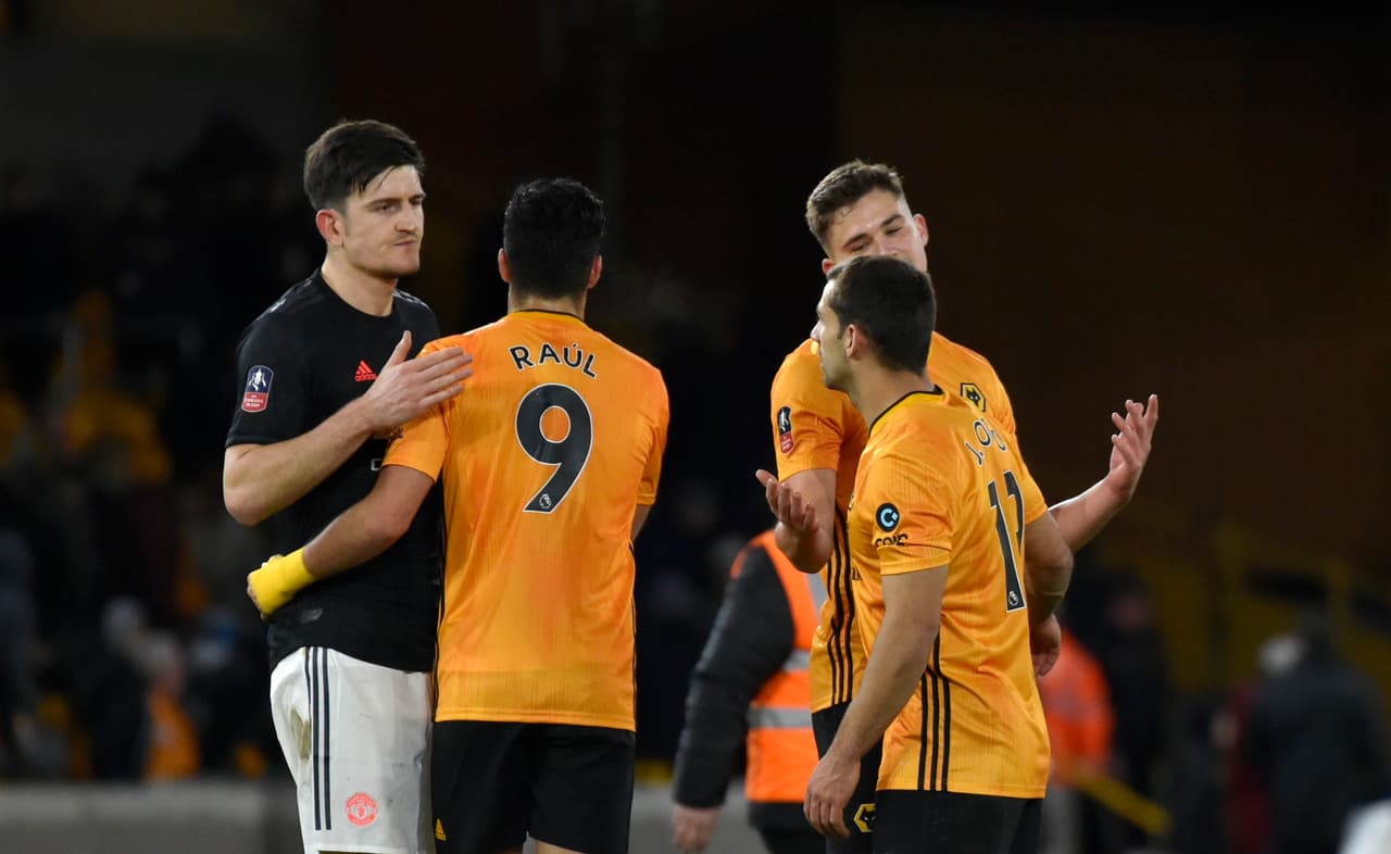 Técnico de Wolves deja abierta posible salida de Raúl Jiménez