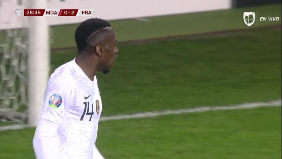 Tiro desviado de Blaise Matuidi