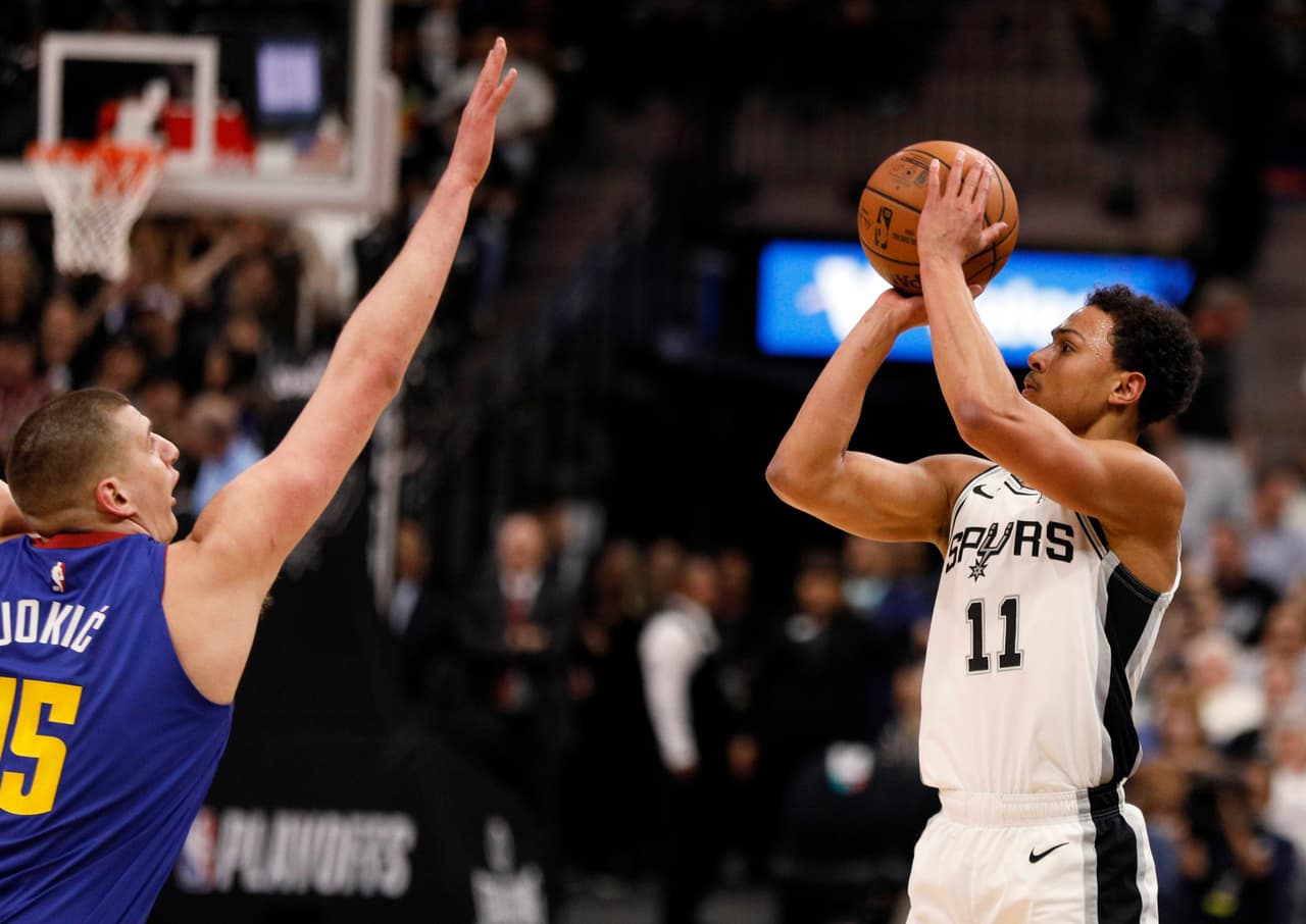 Otro de los titulars de los Spurs, el shooting guard Bryn Forbes (11) colaboró con 10 puntos pero tuvo un +20 de valoración.