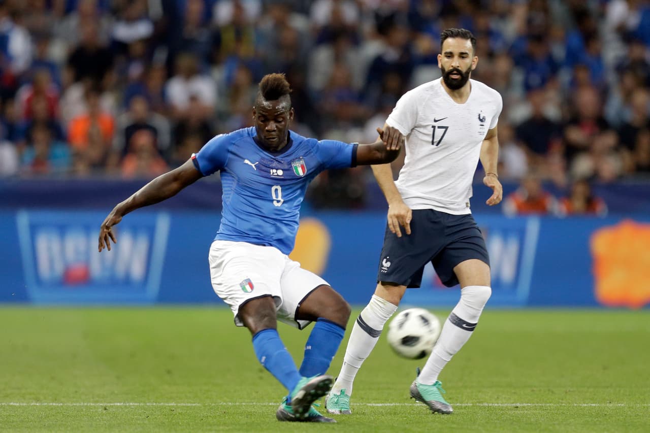 Fue también el regreso a las convocatorias de Italia de Mario Balotelli, delantero del Niza en Francia.